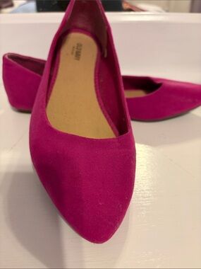 Old Navy Women's Pointed Toe Flats in Magenta